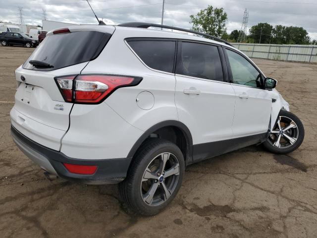 1FMCU9HD8JUD57770 - 2018 FORD ESCAPE SEL WHITE photo 3