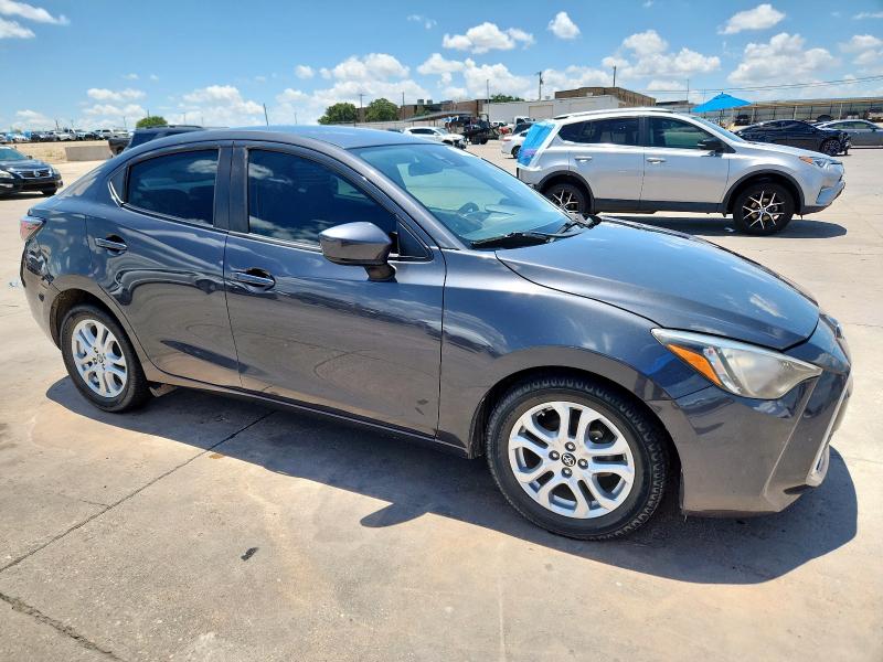 3MYDLBYVXJY313764 - 2018 TOYOTA YARIS IA 灰色 照片 4