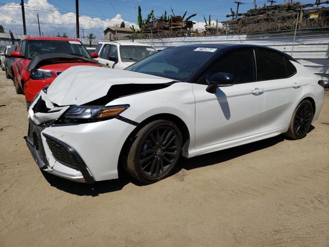 4T1KZ1AK3NU070592 - 2022 TOYOTA CAMRY TRD WHITE photo 1