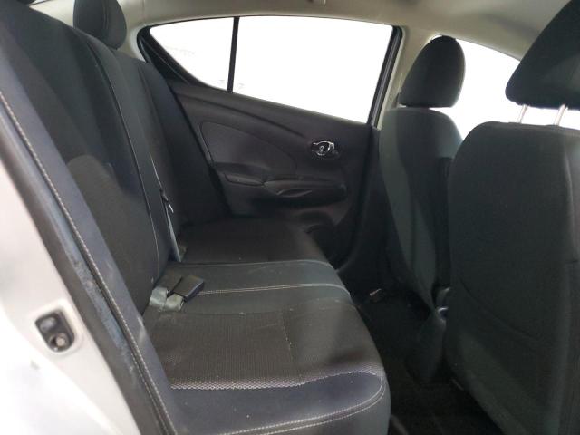3N1CN7AP2GL826187 - 2016 NISSAN VERSA S SILVER photo 10