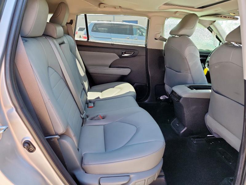 5TDGZRAH1LS504605 - 2020 TOYOTA HIGHLANDER XLE SILVER photo 11