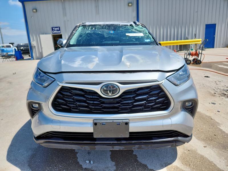 5TDGZRAH1LS504605 - 2020 TOYOTA HIGHLANDER XLE SILVER photo 5