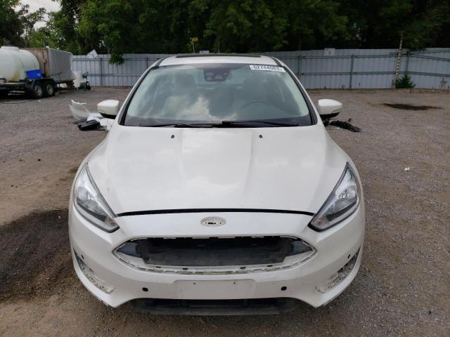 1FADP3N2XFL359717 - 2015 FORD FOCUS TITANIUM WHITE photo 5