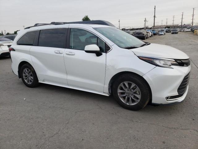 5TDJRKEC2NS100923 - 2022 TOYOTA SIENNA XLE WHITE photo 4