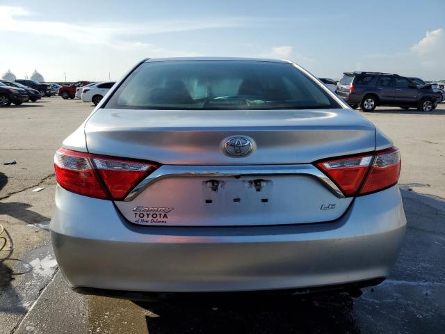 4T1BF1FK0FU927390 - 2015 TOYOTA CAMRY LE SILVER photo 6