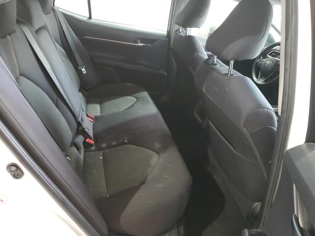 4T1B11HK6JU577901 - 2018 TOYOTA CAMRY L WHITE photo 10