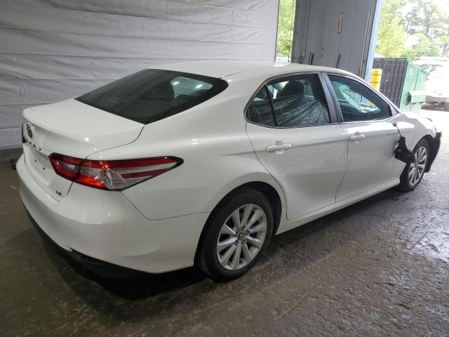 4T1B11HK6JU577901 - 2018 TOYOTA CAMRY L WHITE photo 3