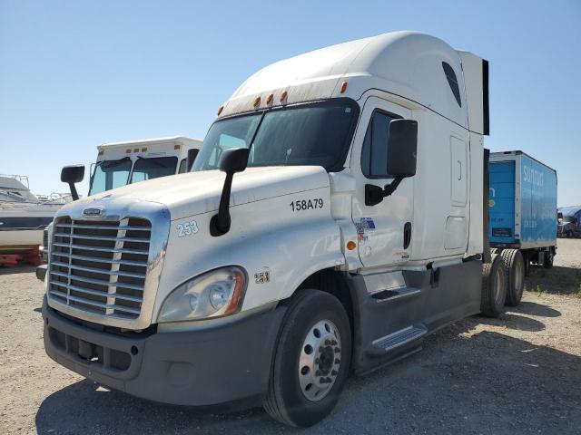 3AKJGLD50ESFK3063 - 2014 FREIGHTLINER CASCADIA 1 WHITE photo 2