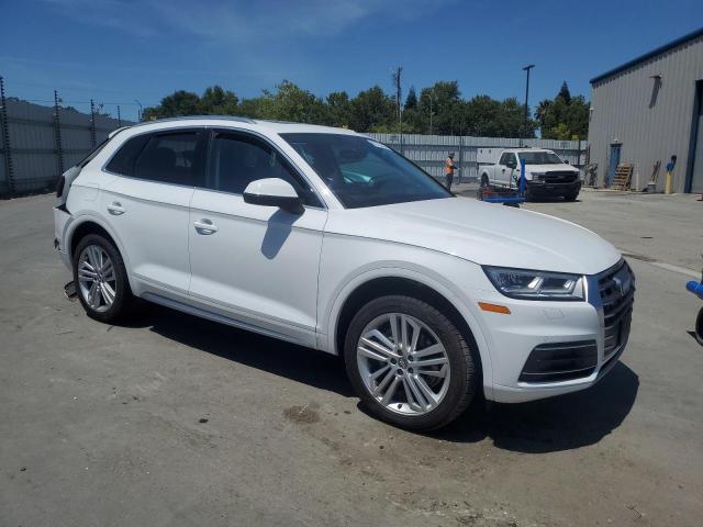 WA1BNAFY9J2242136 - 2018 AUDI Q5 PREMIUM PLUS WHITE photo 4