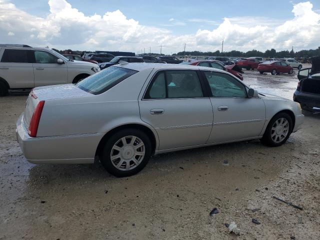 1G6KD57Y09U108973 - 2009 CADILLAC DTS SILVER photo 3