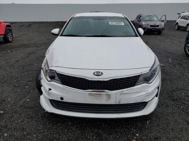 KNAGT4L34J5235988 - 2018 KIA OPTIMA LX أبيض صورة 5