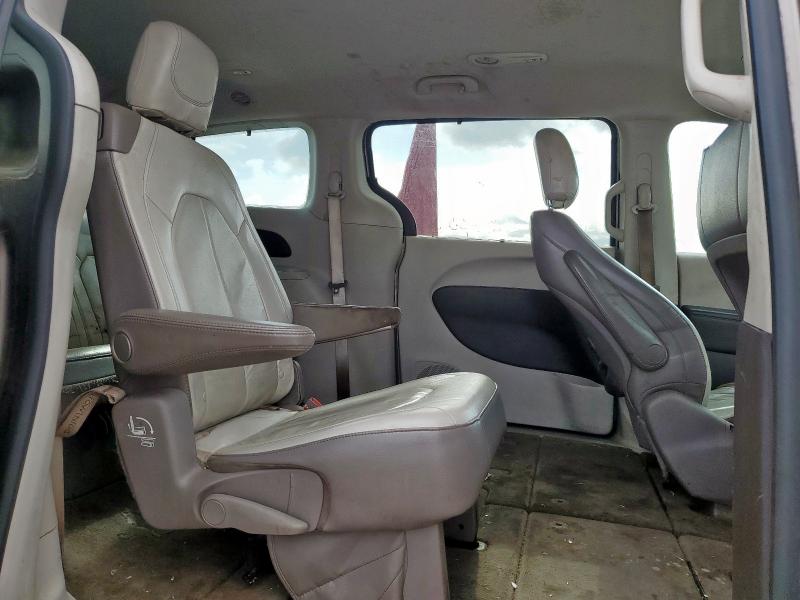 2C4RC1BGXHR695250 - 2017 CHRYSLER PACIFICA TOURING L TAN photo 11