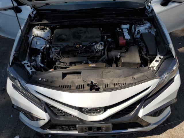 4T1K61BK3NU054786 - 2022 TOYOTA CAMRY XSE Biały zdjęcie 11