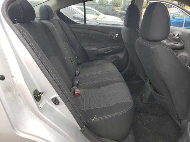 3N1CN7AP1KL859044 - 2019 NISSAN VERSA S SILVER photo 10