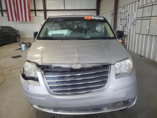 2A4RR4DE8AR228842 - 2010 CHRYSLER TOWN & COU LX SILVER photo 5