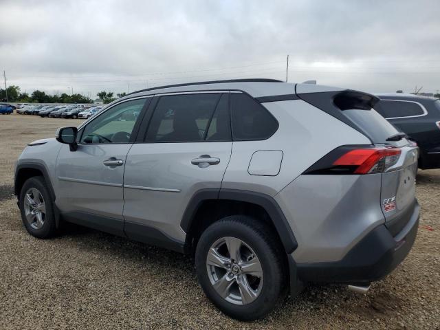 2T3P1RFV6RC480056 - 2024 TOYOTA RAV4 XLE SILVER photo 2