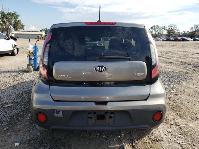 KNDJN2A21H7449790 - 2017 KIA SOUL GRAY photo 6