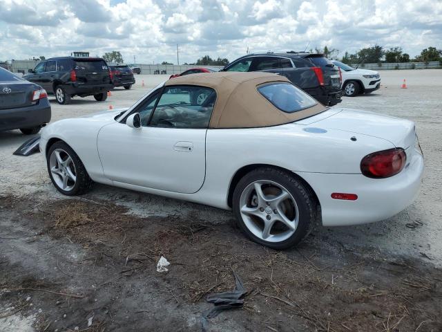 JM1NB353310205463 - 2001 MAZDA MIATA BASE WHITE photo 2