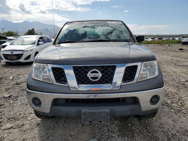 1N6AD07U09C403132 - 2009 NISSAN FRONTIER CREW CAB SE GRAY photo 5