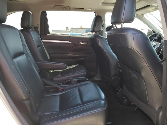 5TDKKRFH6GS176711 - 2016 TOYOTA HIGHLANDER XLE WHITE photo 11