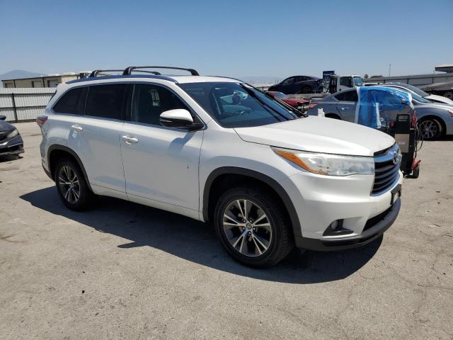 5TDKKRFH6GS176711 - 2016 TOYOTA HIGHLANDER XLE WHITE photo 4
