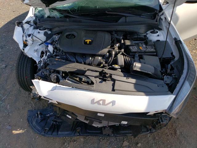 3KPF54ADXPE584557 - 2023 KIA FORTE GT LINE WHITE photo 11