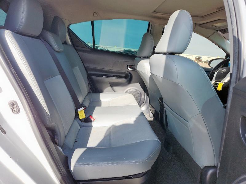 JTDKDTB34G1121821 - 2016 TOYOTA PRIUS C ვერცხლისფერი ფოტო 10