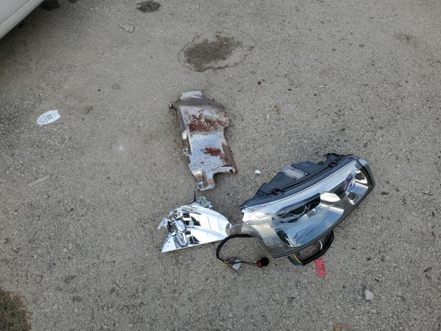 1LNHM82W61Y633561 - 2001 LINCOLN TOWN CAR SIGNATURE თეთრი ფოტო 12