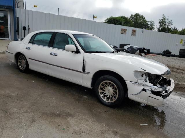 1LNHM82W61Y633561 - 2001 LINCOLN TOWN CAR SIGNATURE თეთრი ფოტო 4