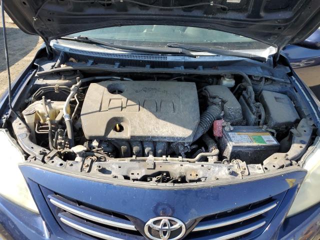 5YFBU4EE5DP153901 - 2013 TOYOTA COROLLA BASE Blau Foto 11