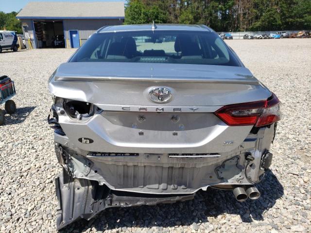 4T1G11AK3RU876452 - 2024 TOYOTA CAMRY SE NIGHT SHADE SILVER photo 6