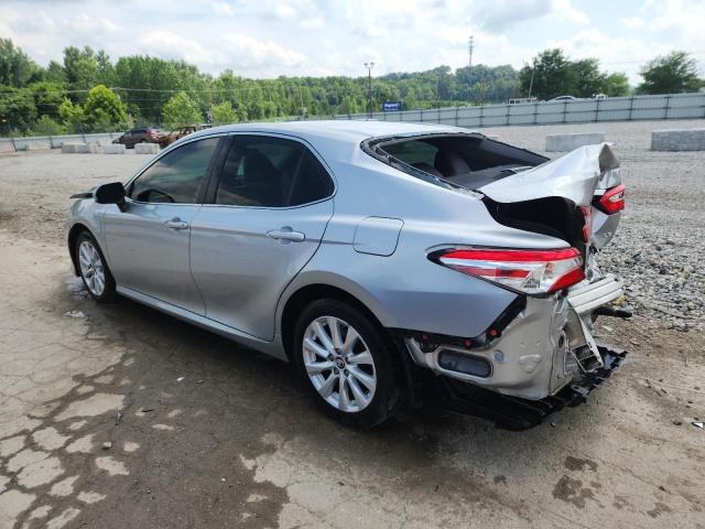 4T1B11HK9JU012879 - 2018 TOYOTA CAMRY L SILVER photo 2