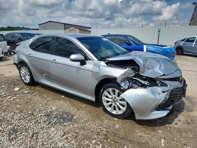 4T1B11HK9JU012879 - 2018 TOYOTA CAMRY L SILVER photo 4