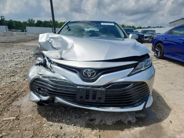 4T1B11HK9JU012879 - 2018 TOYOTA CAMRY L SILVER photo 5