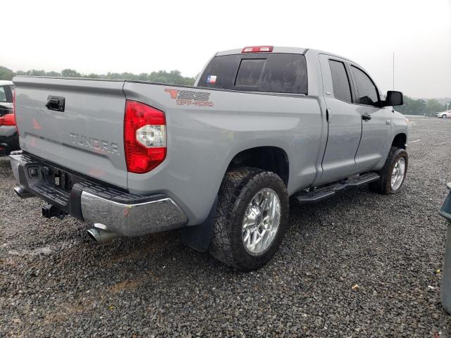 5TFUW5F15JX717628 - 2018 TOYOTA TUNDRA DOUBLE CAB SR/SR5 GRAY photo 3