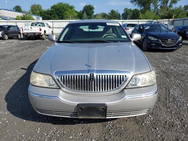 1LNHM81W13Y656038 - 2003 LINCOLN TOWN CAR EXECUTIVE SILVER photo 5