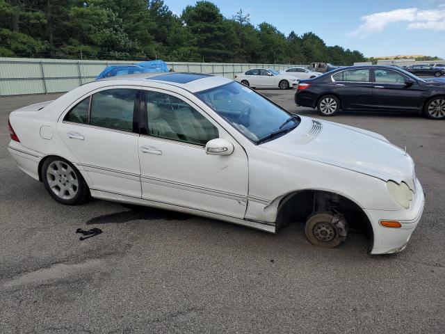 WDBRF81J65F615165 - 2005 MERCEDES-BENZ C 240 4MATIC WHITE photo 4