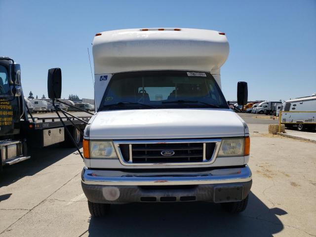 1FDWE35L45HA40828 - 2005 FORD ECONOLINE E350 SUPER DUTY CUTAWAY VAN WHITE photo 5