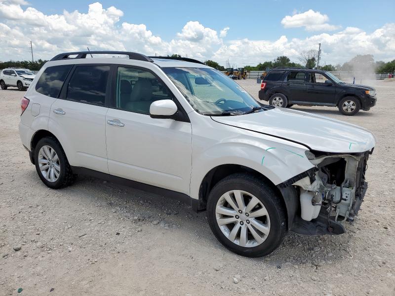 JF2SHAEC1DH418229 - 2013 SUBARU FORESTER LIMITED Weiß Foto 4