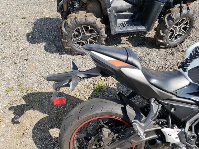 ML5EXER18PDA90461 - 2023 KAWASAKI EX650 R Argent photo 6