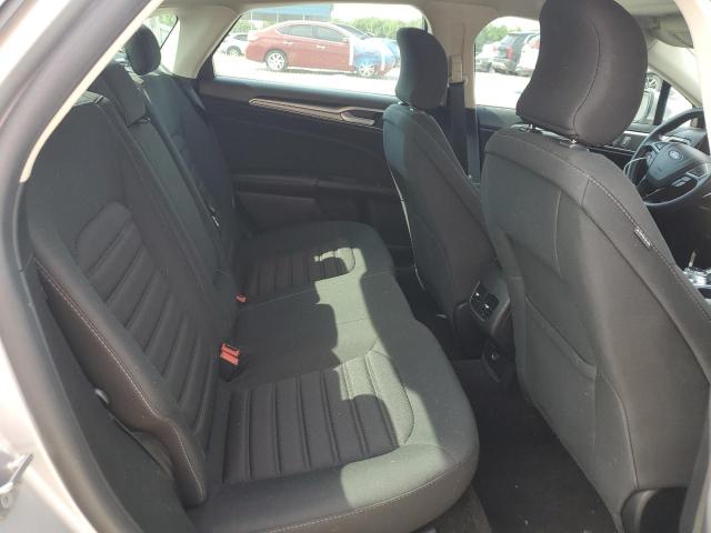3FA6P0HDXJR267909 - 2018 FORD FUSION SE ვერცხლისფერი ფოტო 10
