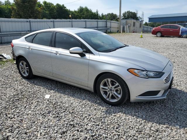 3FA6P0HDXJR267909 - 2018 FORD FUSION SE ვერცხლისფერი ფოტო 4