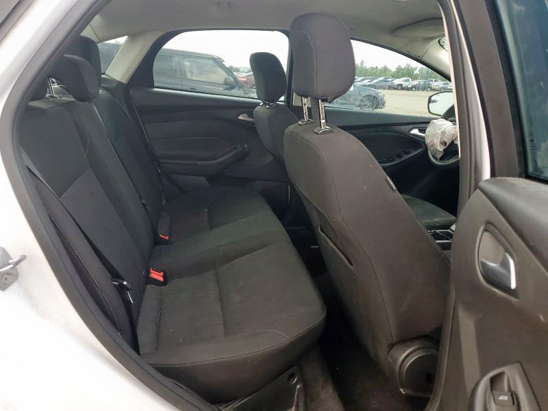 1FADP3F27JL311423 - 2018 FORD FOCUS SE WHITE photo 10