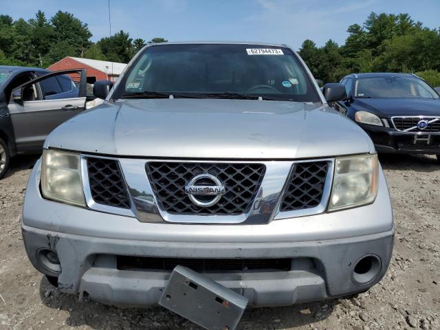 1N6BD06T15C464111 - 2005 NISSAN FRONTIER KING CAB XE SILVER photo 5