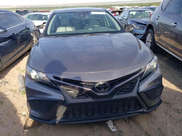 4T1G11AK7PU773547 - 2023 TOYOTA CAMRY SE NIGHT SHADE GRAY photo 5