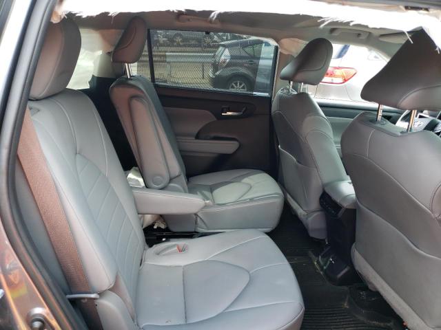 5TDGZRBHXMS557349 - 2021 TOYOTA HIGHLANDER XLE SILVER photo 11