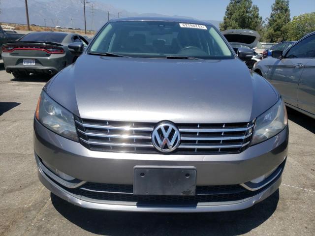 1VWCN7A38DC086501 - 2013 VOLKSWAGEN PASSAT SEL GRAY photo 5