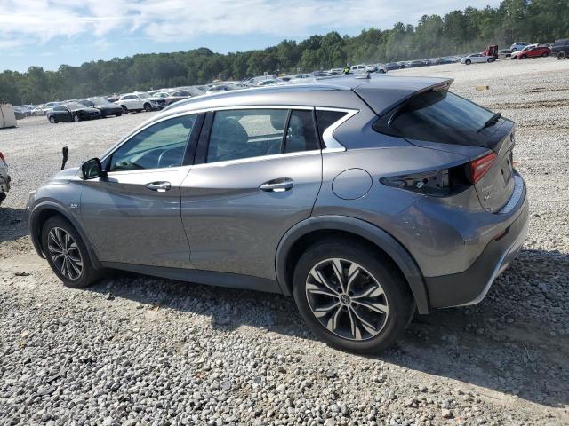 SJKCH5CR2JA003522 - 2018 INFINITI QX30 BASE PURE GRAY photo 2