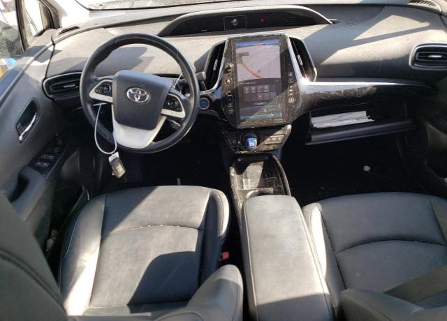 JTDKARFP6H3010735 - 2017 TOYOTA PRIUS PRIM ნაცრისფერი ფოტო 8