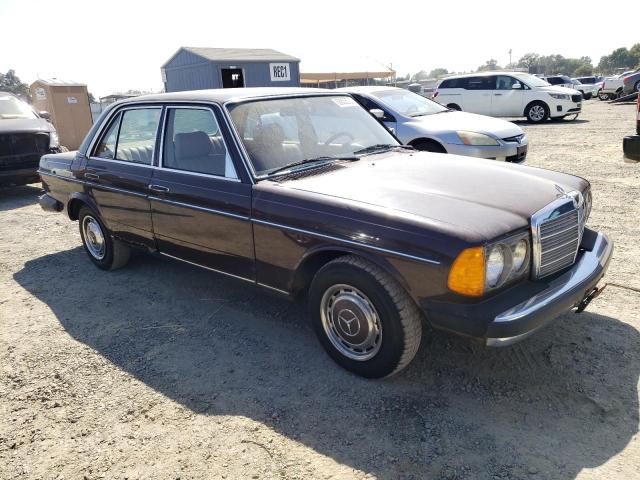 12312310200067 - 1980 MERCEDES-BENZ 240D BROWN photo 4